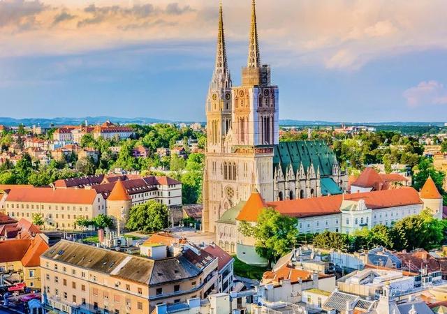 zagreb 萨格勒布是克罗地亚首都,既是一个充满历史与文化的古城,又是