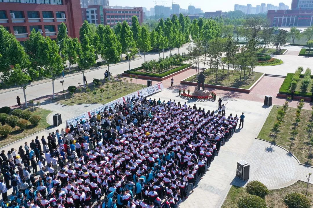 聊城市技师学院——组织师生参观孔繁森事迹展