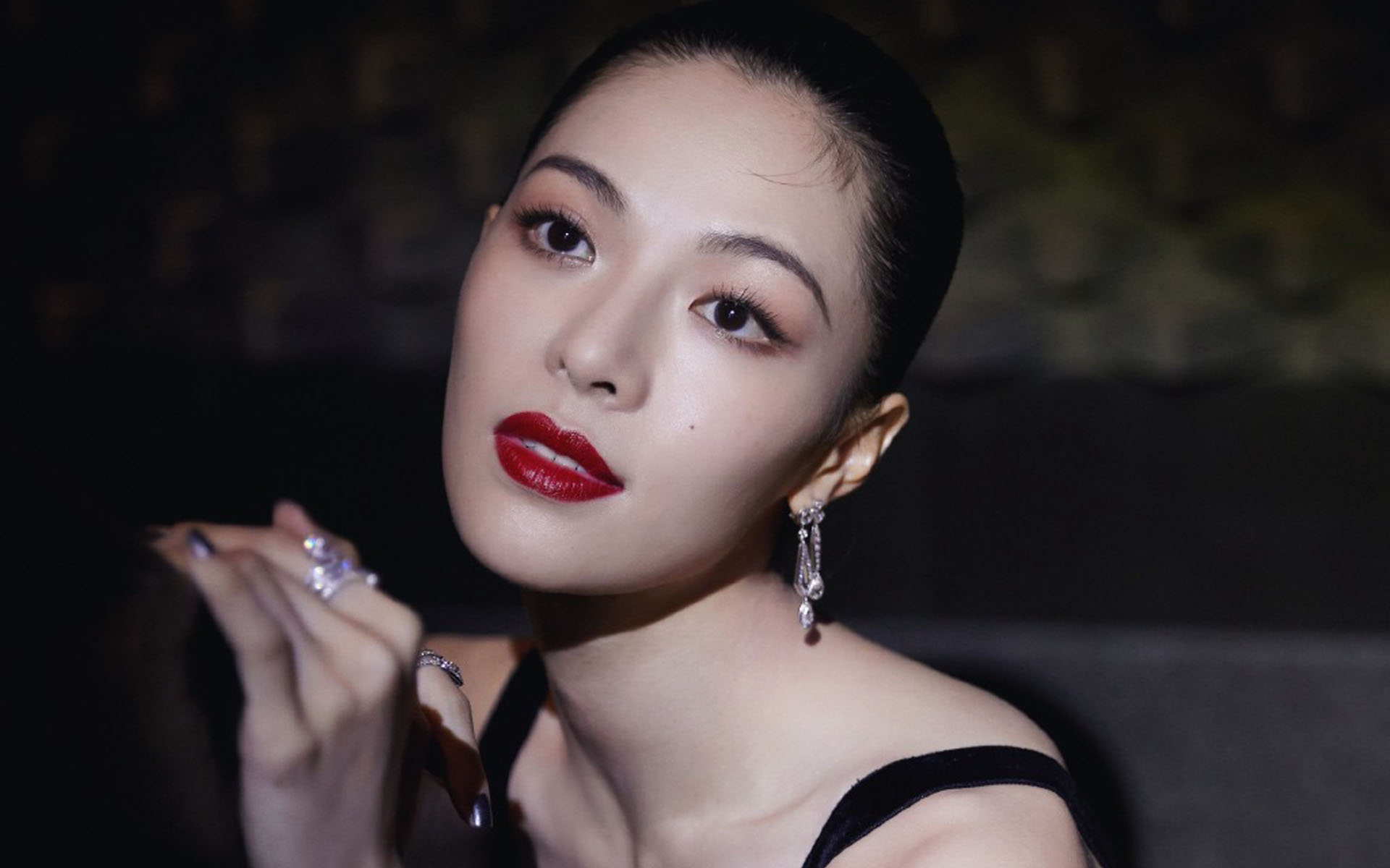 钟楚曦妩媚动人写真,妩媚动人,古典美十足!