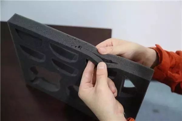 激光笔的危害和后果 33d291ebe4b24e62a9422a4209cf4d51.jpeg