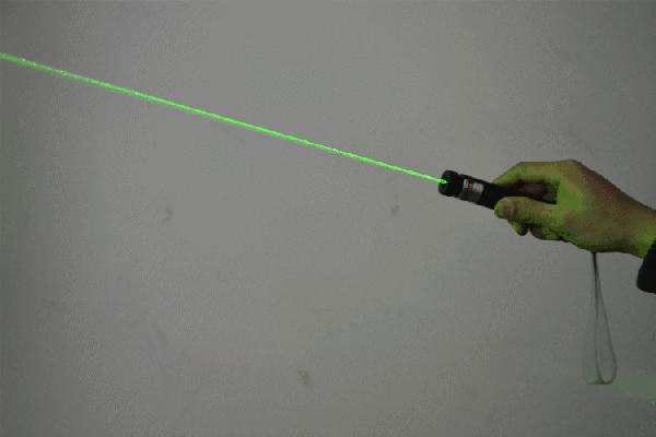 激光笔的激光怎么打开 3e47c7a3ec004b45b1b76a85f952882e.gif