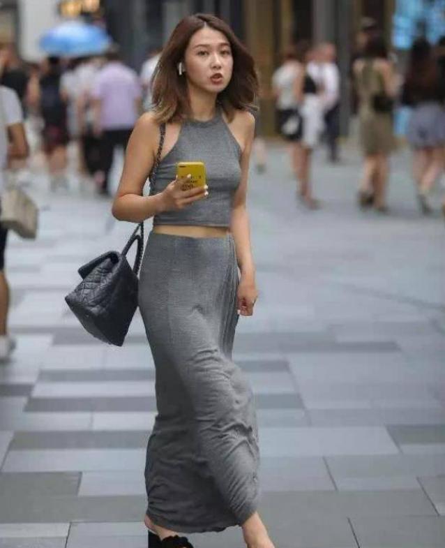 微胖女生街拍合集 40228fb9f55740b4bdf9a6b3b5b9767d.jpeg