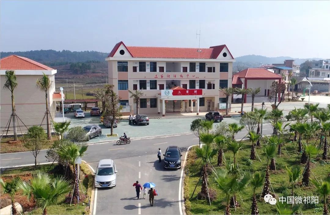 ����������һ����Ƭ����1700����ĳ�����һ����Ƭ��