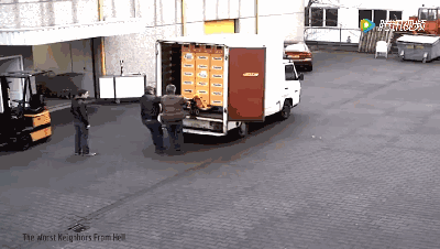 惨!叉车司机自己被碾压,现场血肉模糊!匪夷