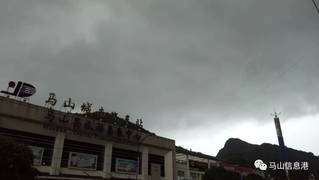 马山县境内普降中到暴雨,局部特大暴雨, 降雨中心主要分布在周鹿镇