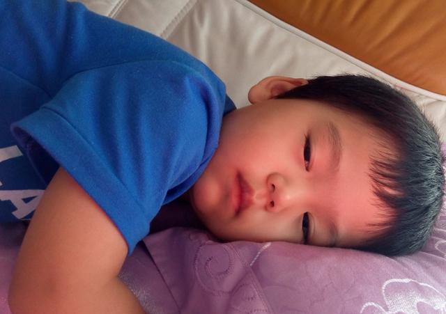                     这3个睡姿会阻碍孩子发育，宝妈容易忽略，你家孩子还这样睡吗？