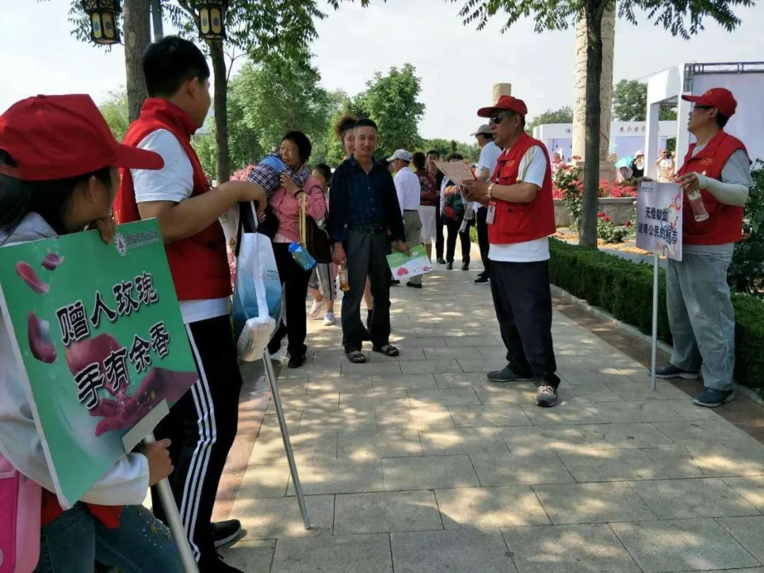 情相拥血相连花开莱州莱州第二十九届月季花节无偿献血活动