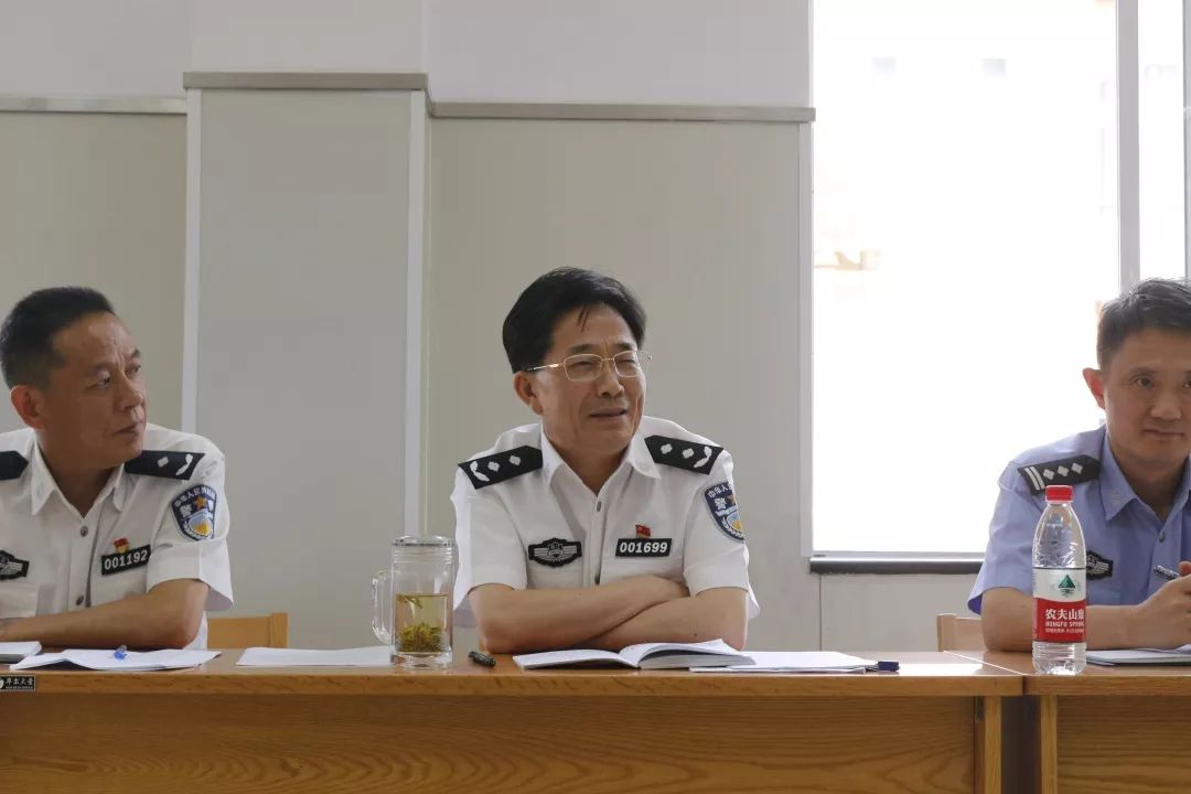 【学"习"路上】校党委书记蒋珍明参加联系区队主题班会