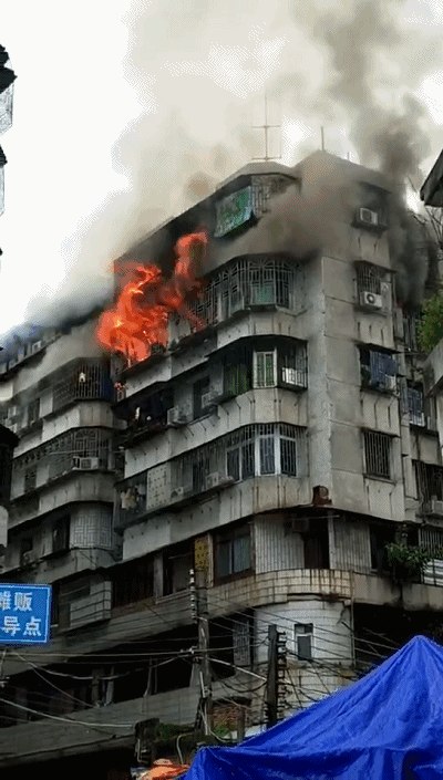 ▼▼▼ 【视频】住宅被严重烧毁,现场一片狼藉 信息来源:网络 广 告