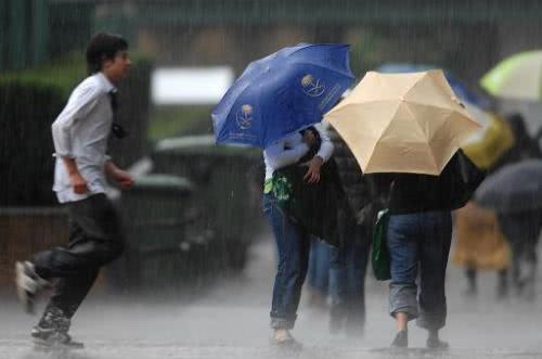 一场特大暴雨揭开新能源“遮羞布”,车主:这几年省的油钱泡汤了 乐虎国际娱乐e68