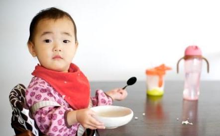                     忠告：别坑娃了！5个信号告诉你，宝宝积食很严重，别不当回事儿