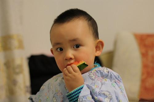                     忠告：别坑娃了！5个信号告诉你，宝宝积食很严重，别不当回事儿