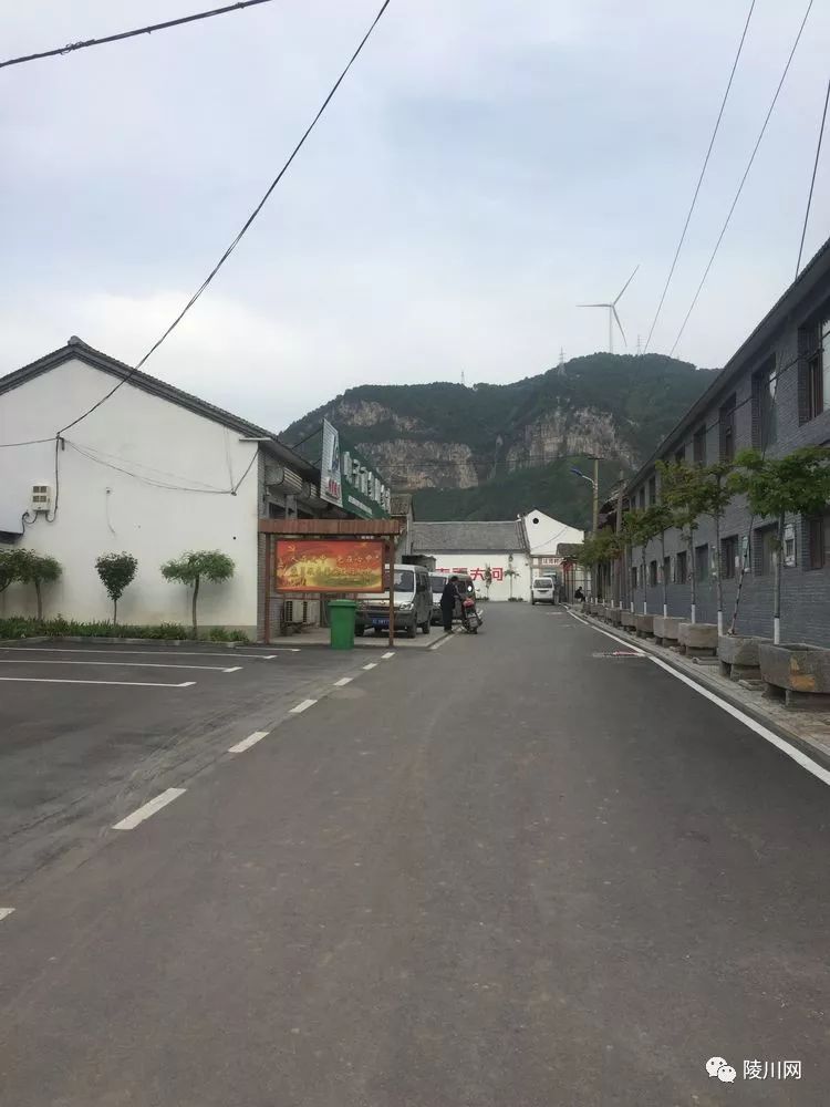 干净整洁的村内巷道废弃的原村办小学校山西省晋城市陵川县附城镇的丈