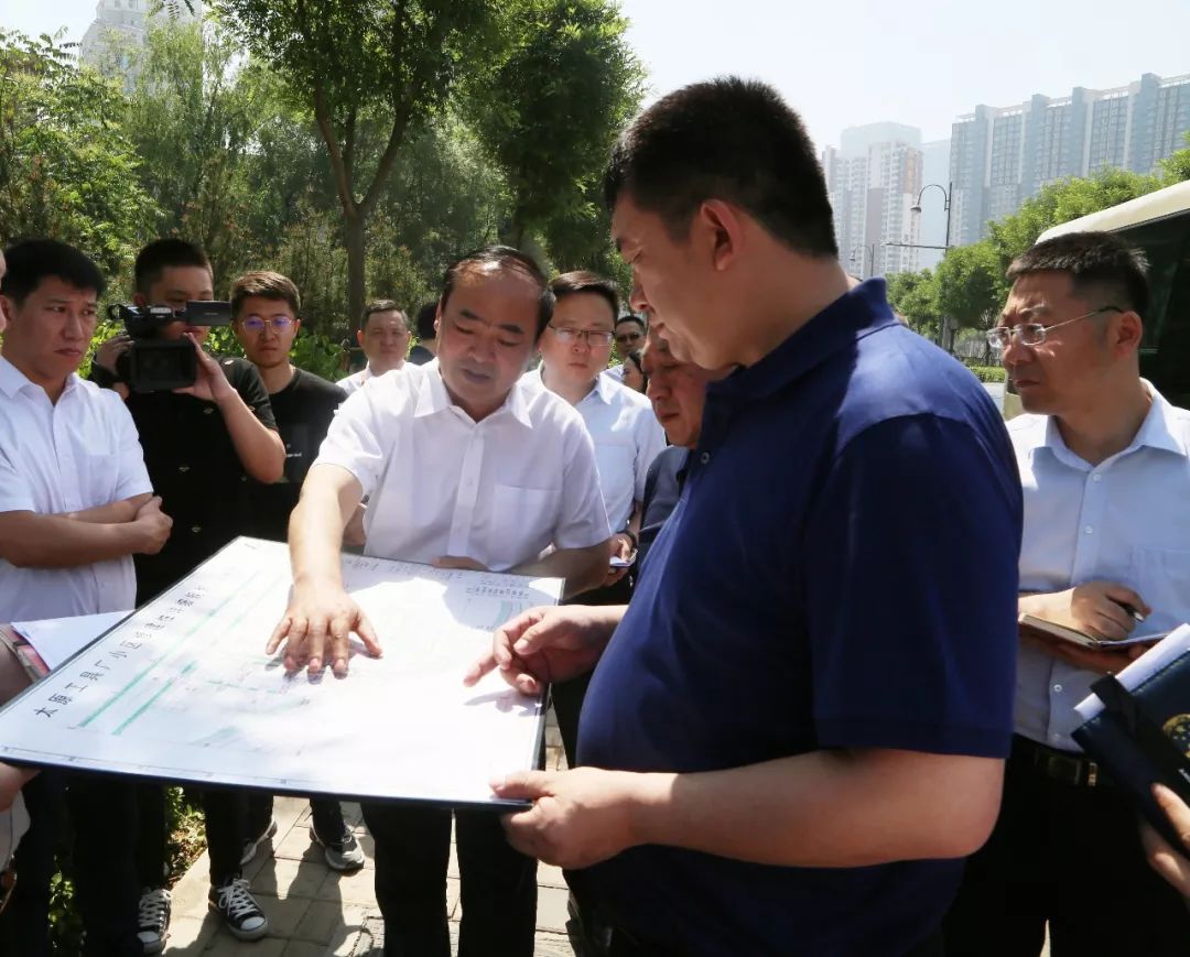 企业新闻杏花岭区委副书记区长侯森带队深入棕榈佳园二期项目现场办公