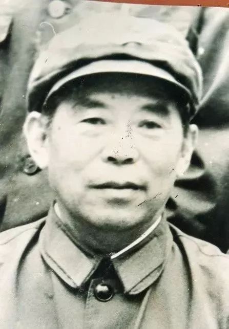 情况突变,给起义带来了很多困难.朱劼成等也采取了应变措施.