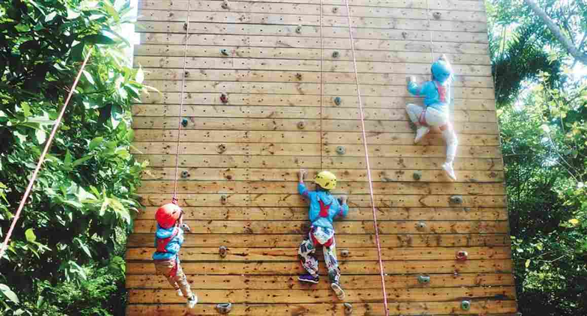 在练习攀岩的孩子. 本组照片由受访者提供