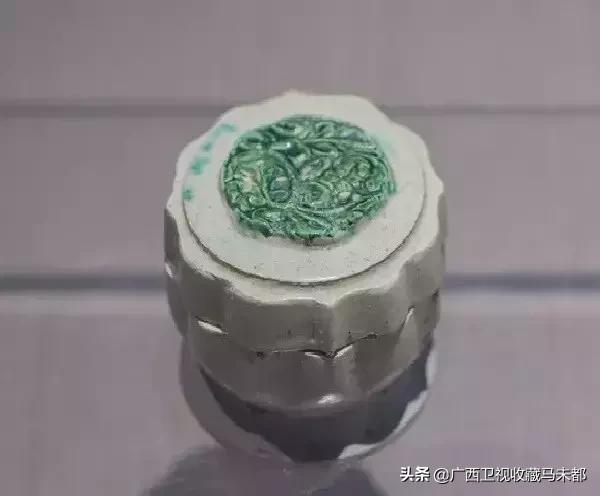 古代女子闺中风情:眉梳千秋弯弯月