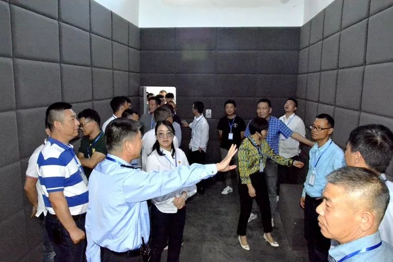 党员干部走进看守所身临其境接受警示教育
