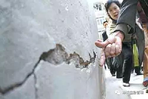 青岛地铁发生坍塌，3名施工人员遇难，仍有2人失联