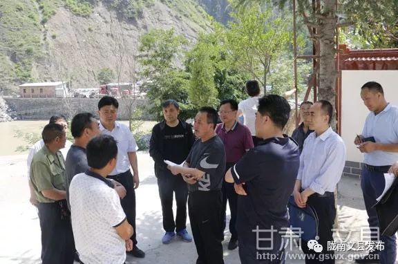 581 天 文县新闻 近日,甘肃省民政厅副厅长王建强一行调研指导文县