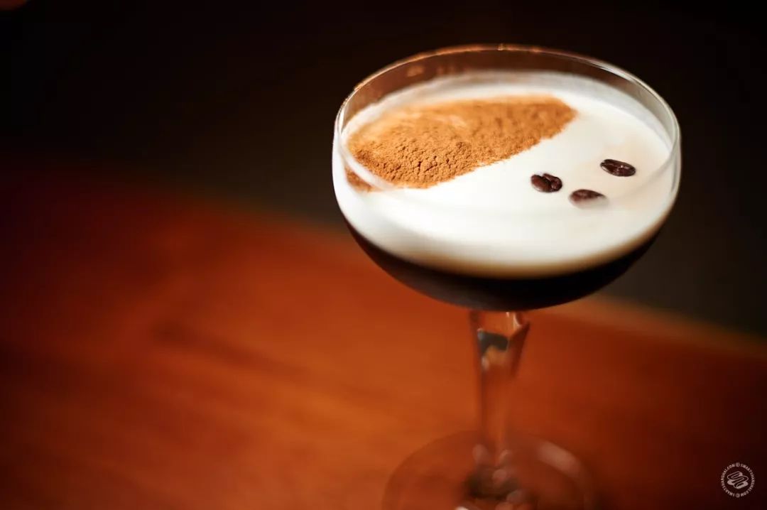 starbucks opens a bar and it doesnt suck