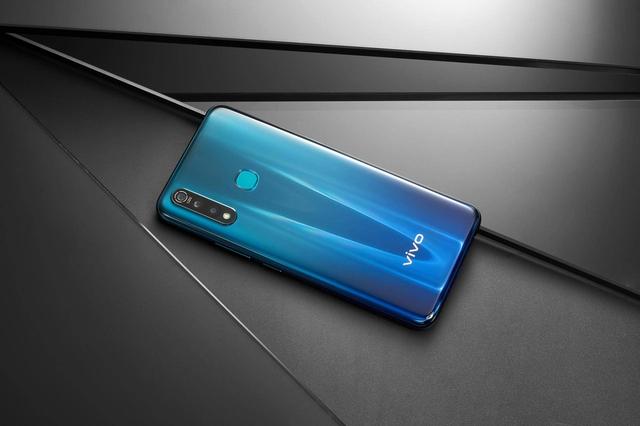 原創
            顏值再進階！極光色上線，vivo Z5x讓你大白什麼叫「表裏兼修」 遊戲 第5張