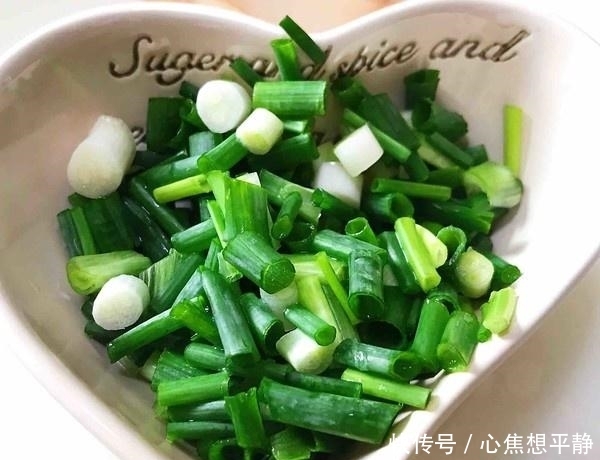 小龙虾虾头发黑,到底能不能吃?困扰了20多年,