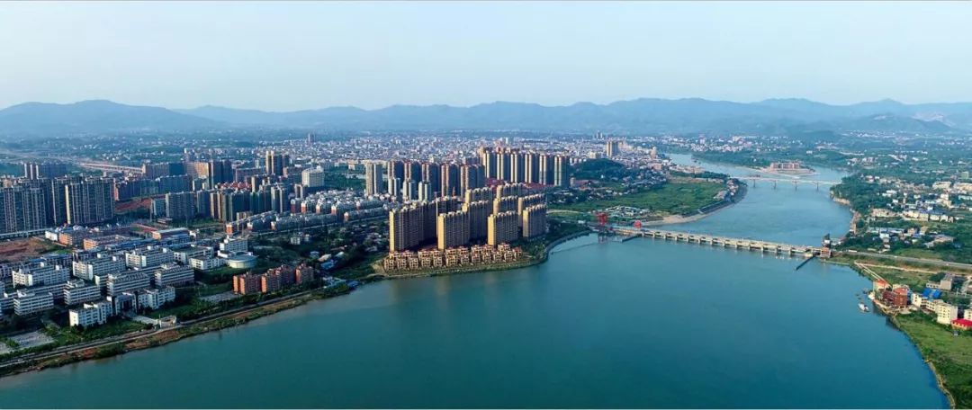 ����������һ����Ƭ����1700����ĳ�����һ����Ƭ��