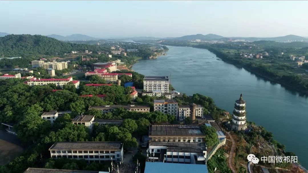 ����������һ����Ƭ����1700����ĳ�����һ����Ƭ��