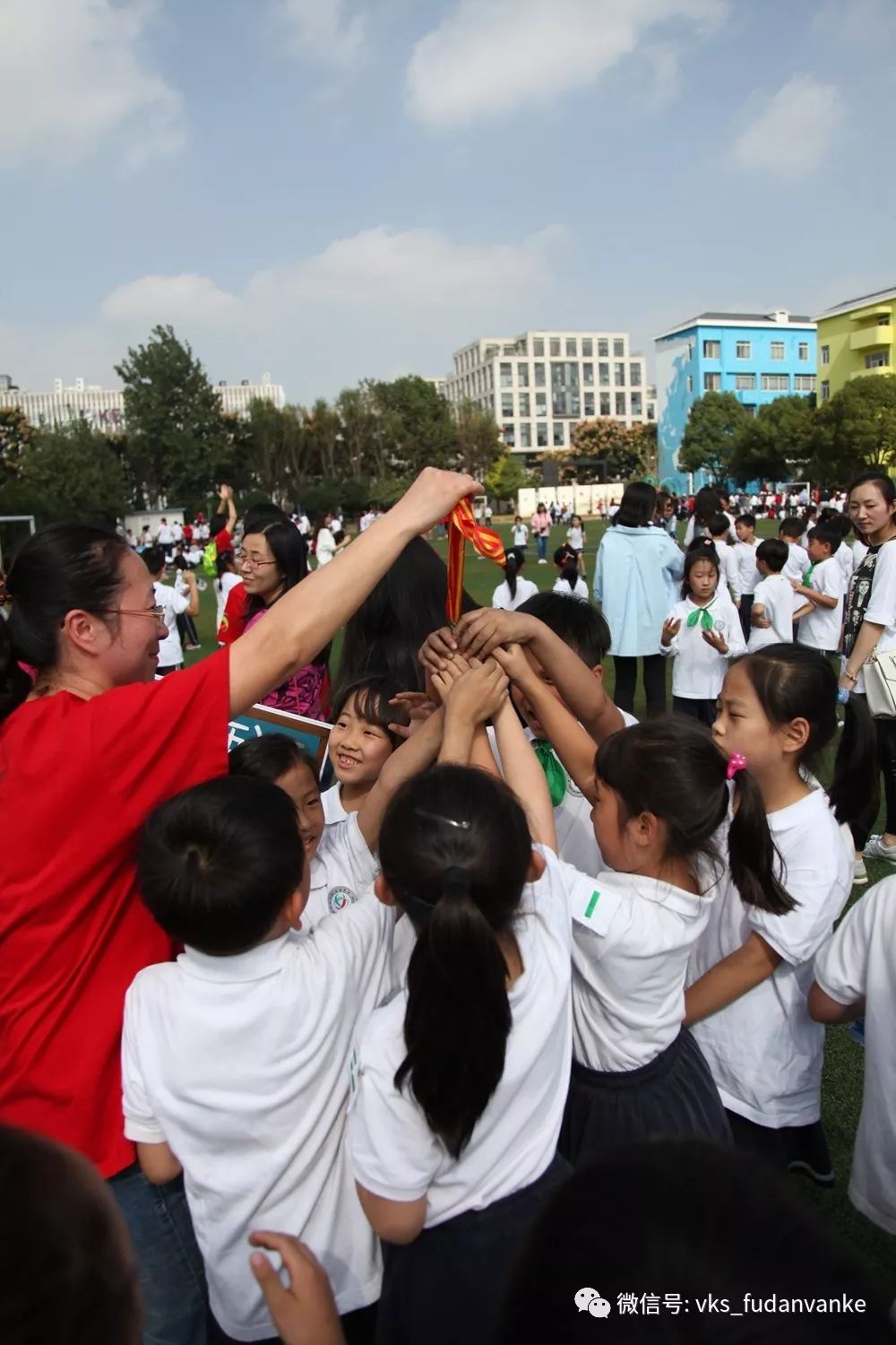 她的心,在孩子们眼里,找到了天空 小学部品牌教师邓海萍