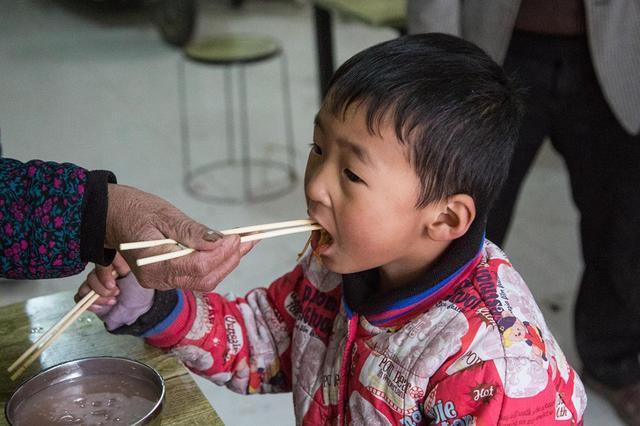                     劝告：3种早餐毁掉孩子脾胃，积食易生病，你还给自家娃吃吗？