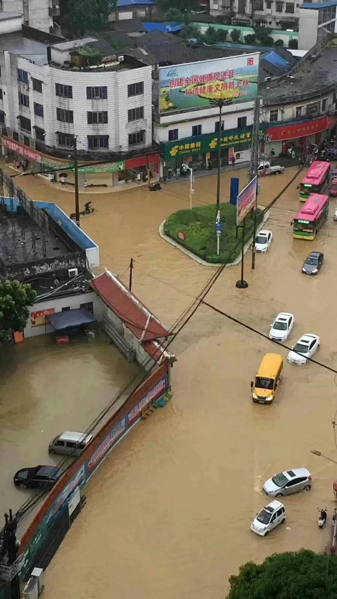 上林县中学至人民法院路段