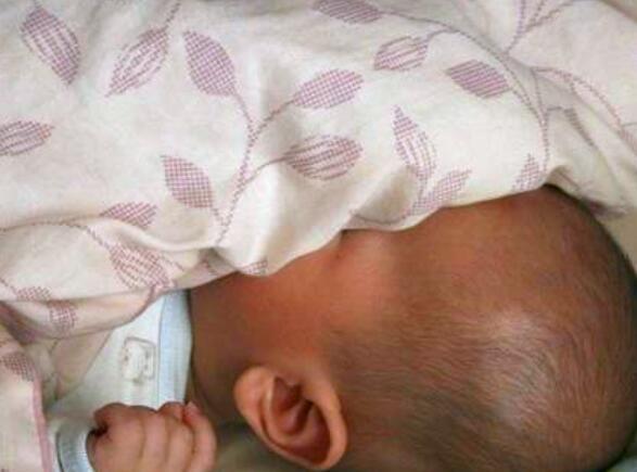                     这3个睡姿会阻碍孩子发育，宝妈容易忽略，你家孩子还这样睡吗？