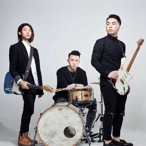 阿细演唱会广州站开启!为96年的广州本土女歌