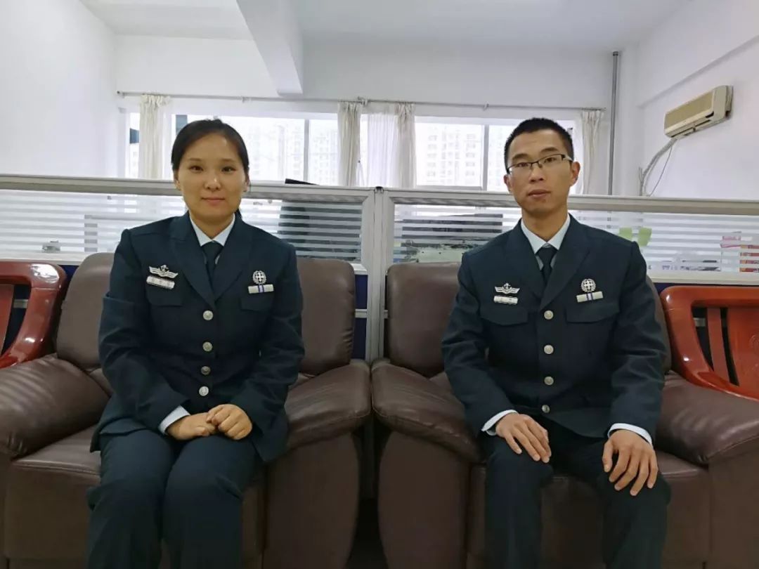 文职伉俪一身孔雀蓝是他们最靓的情侣服