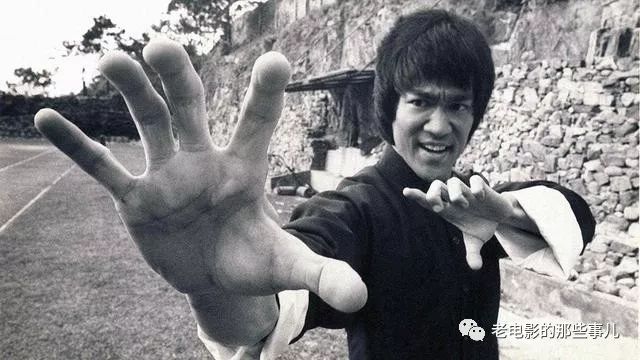 70年代的香港,最红的电影明星,除了李小龙,就是来自生活最底层的他
