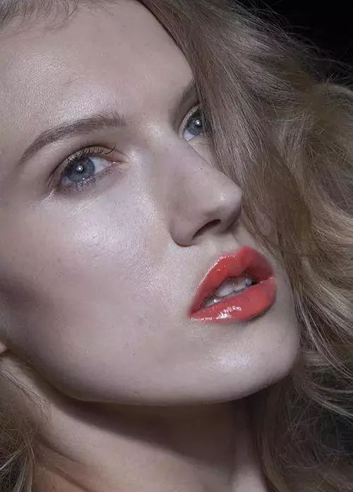 后期修图】如何利用PS高低频磨皮处理人像皮