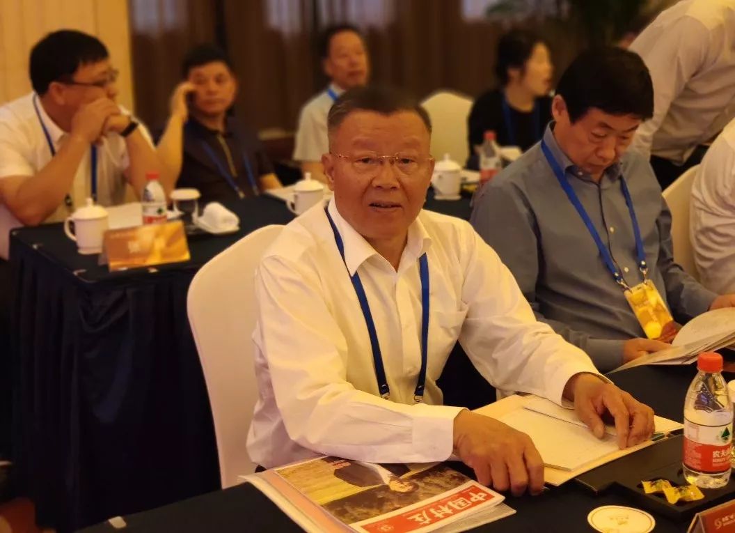 老村长董事长_老村长酒业董事长背景(2)