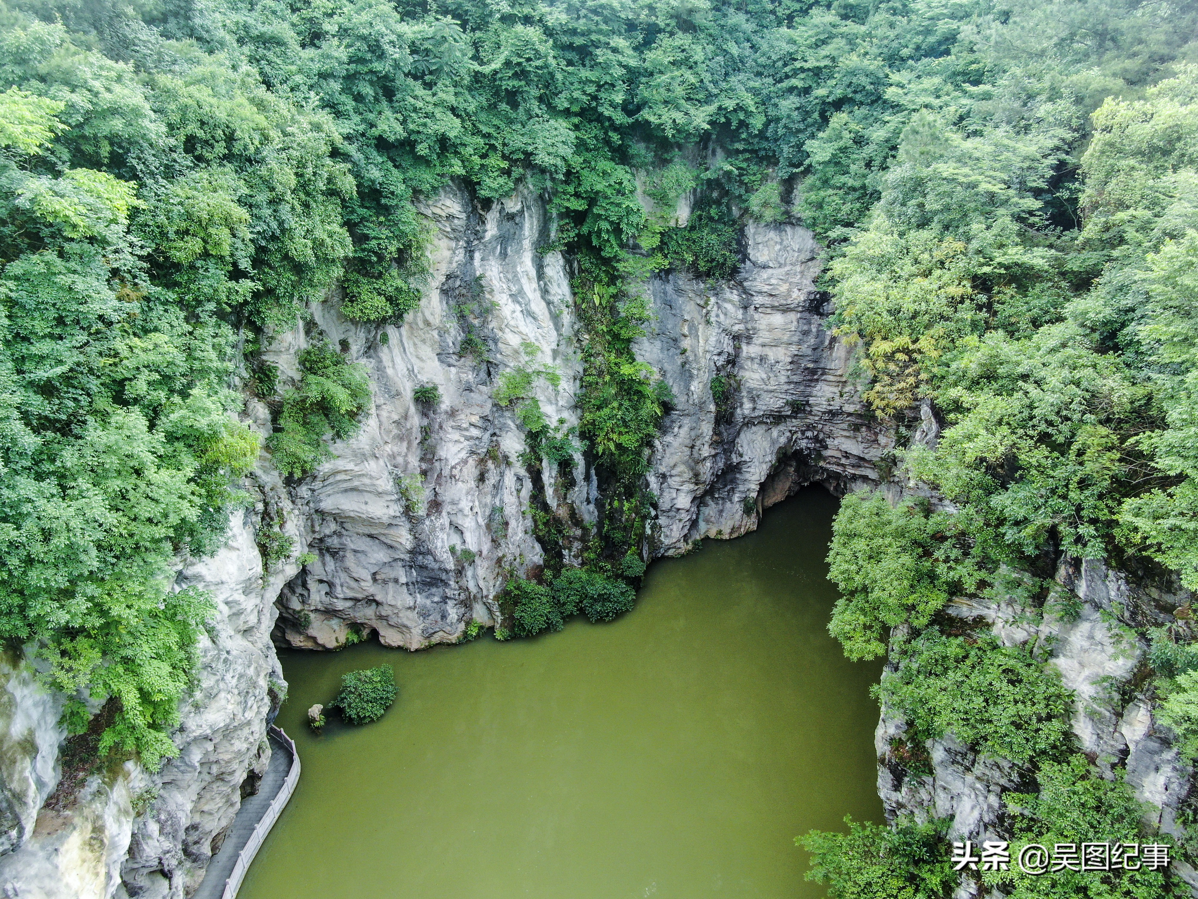 贵阳天河潭景区十分秀美升级改造后不知为什么游客并不多