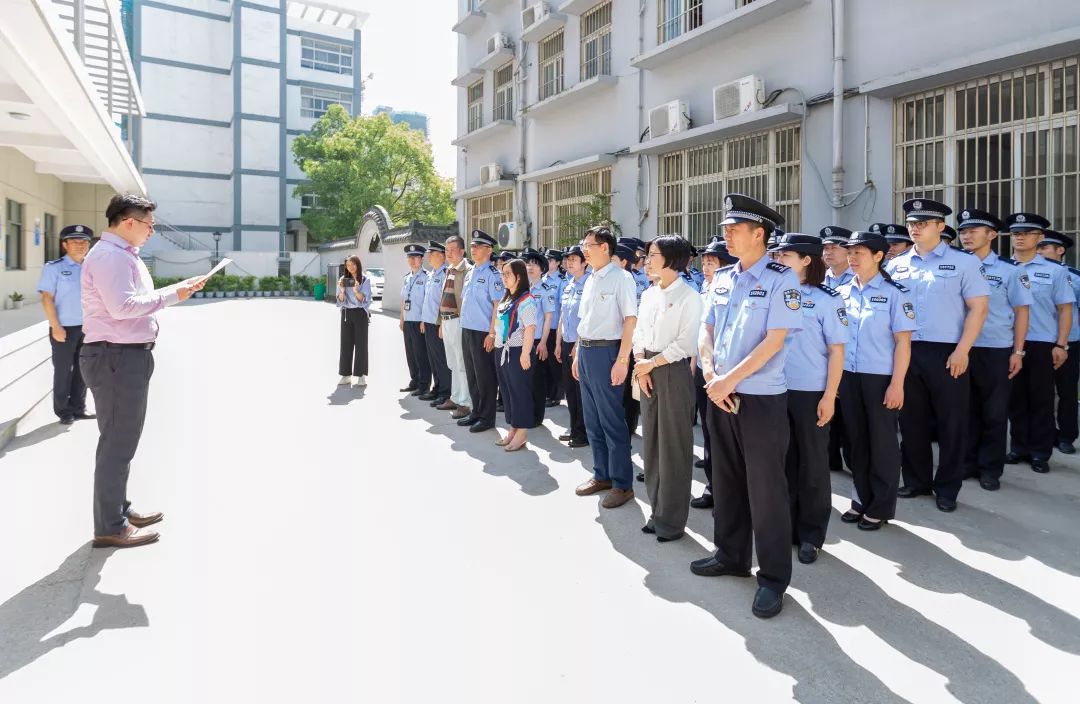 我市广陵公安分局文峰派出所荣获"全国青少年维权岗"