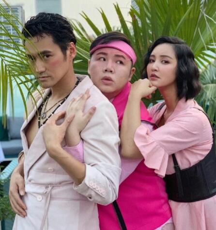 袁弘结婚三周年首晒与妻儿合影,小家伙睡姿可