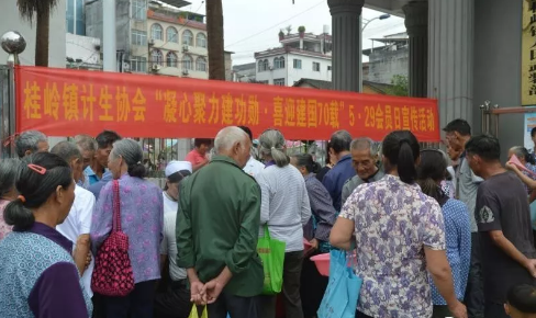 桂岭人口_2013年广西桂岭助学行 人员已满 顺利平安回深(2)