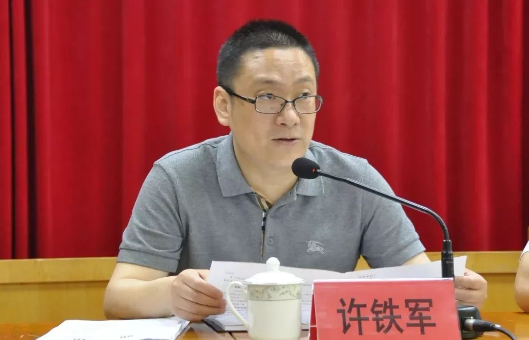 镇党委副书记,扫黑除恶专项斗争领导小组副组长许铁军通报了上阶段