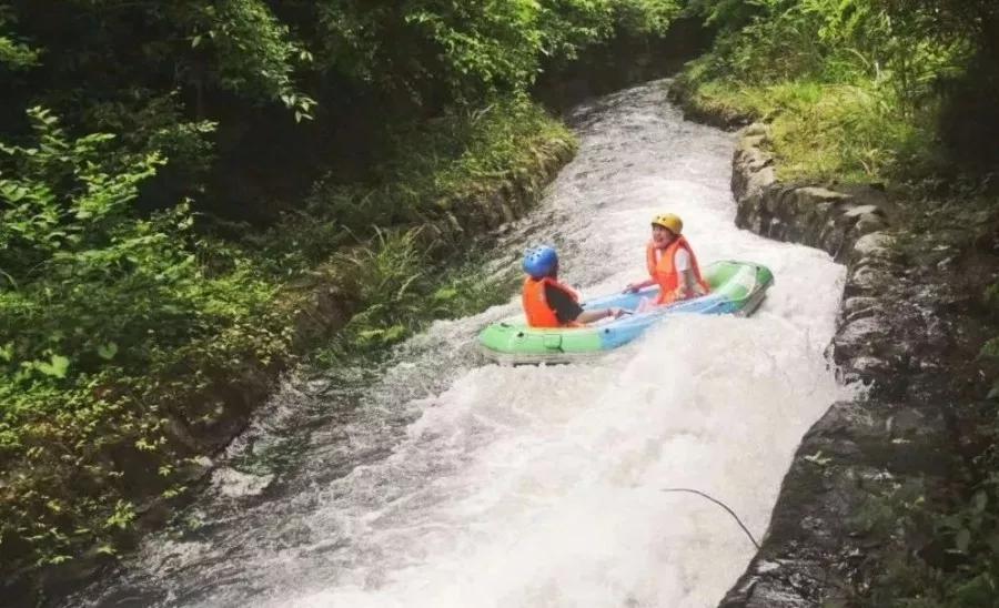 关于五指峰漂流等赣州旅游年卡夏季水上项目服务提示!