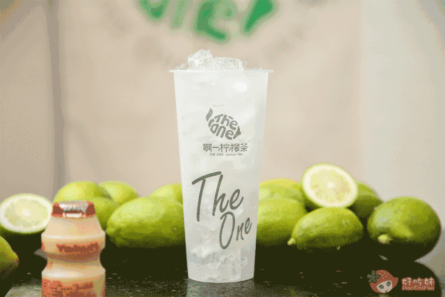 酸酸甜甜的益力多十分滑口,搭配柠檬的香超级解腻,饭后来一杯超满足.