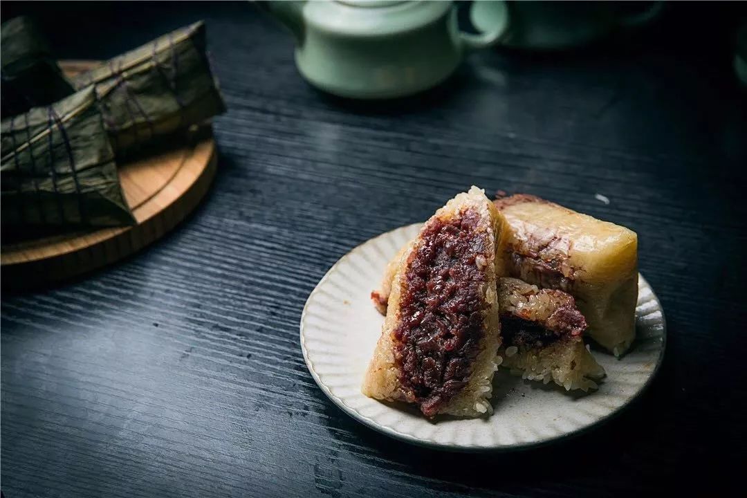 同酥糖 周生记馄饨 小编吃过的粽子大多是三角粽 湖州粽细长形似枕头