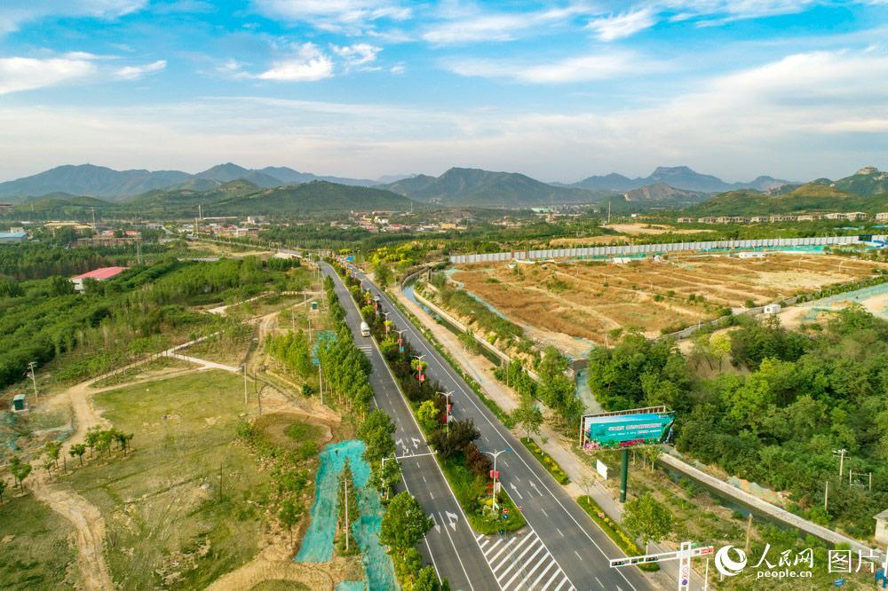 河北石家庄:山前大道通车 绘就百里画廊_鹿泉