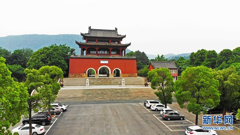 玉泉寺位于湖北省当阳市城西南12公里的玉泉风景区玉泉山东麓.