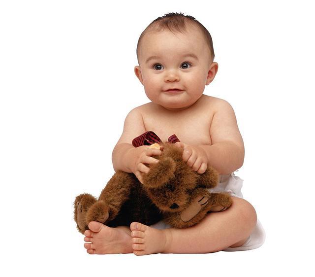 夏天光脚走路的宝宝,长大后4个优势凸显,父母