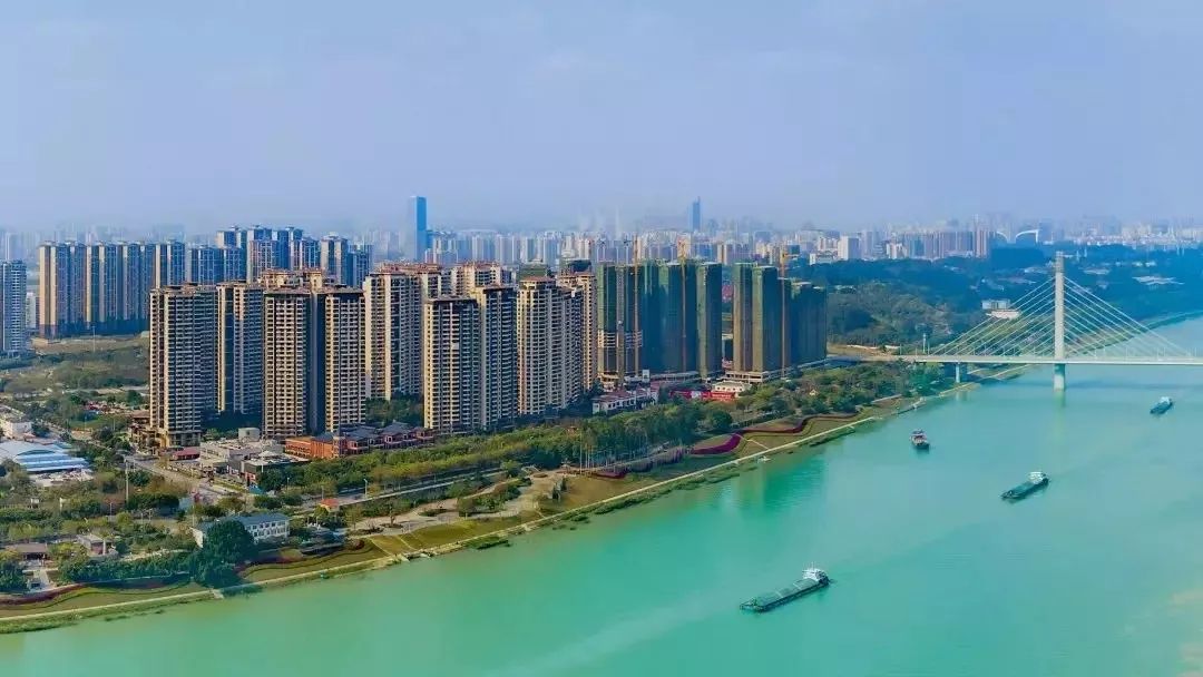 邕江三面环绕柳沙半岛背靠青秀山柳沙位于南宁市门面区域——青秀区